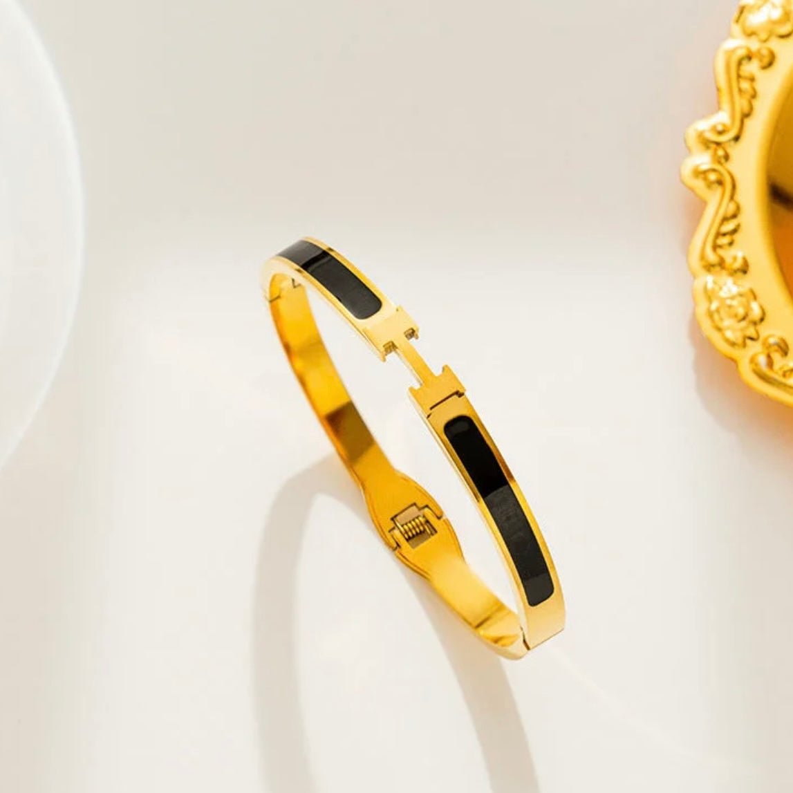 Hann – Waterproof Gold/Silver Solid Bangle | Bibie™
