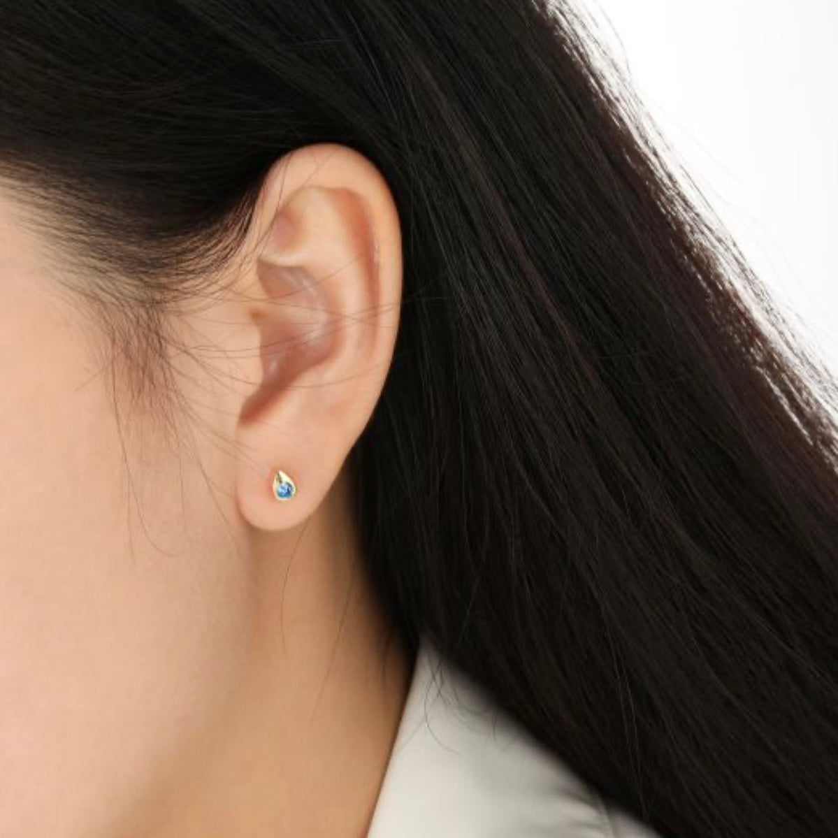 Abegele – Bibie™ Sterling Silver Teardrop Stud Earrings with Pale Blue Crystal