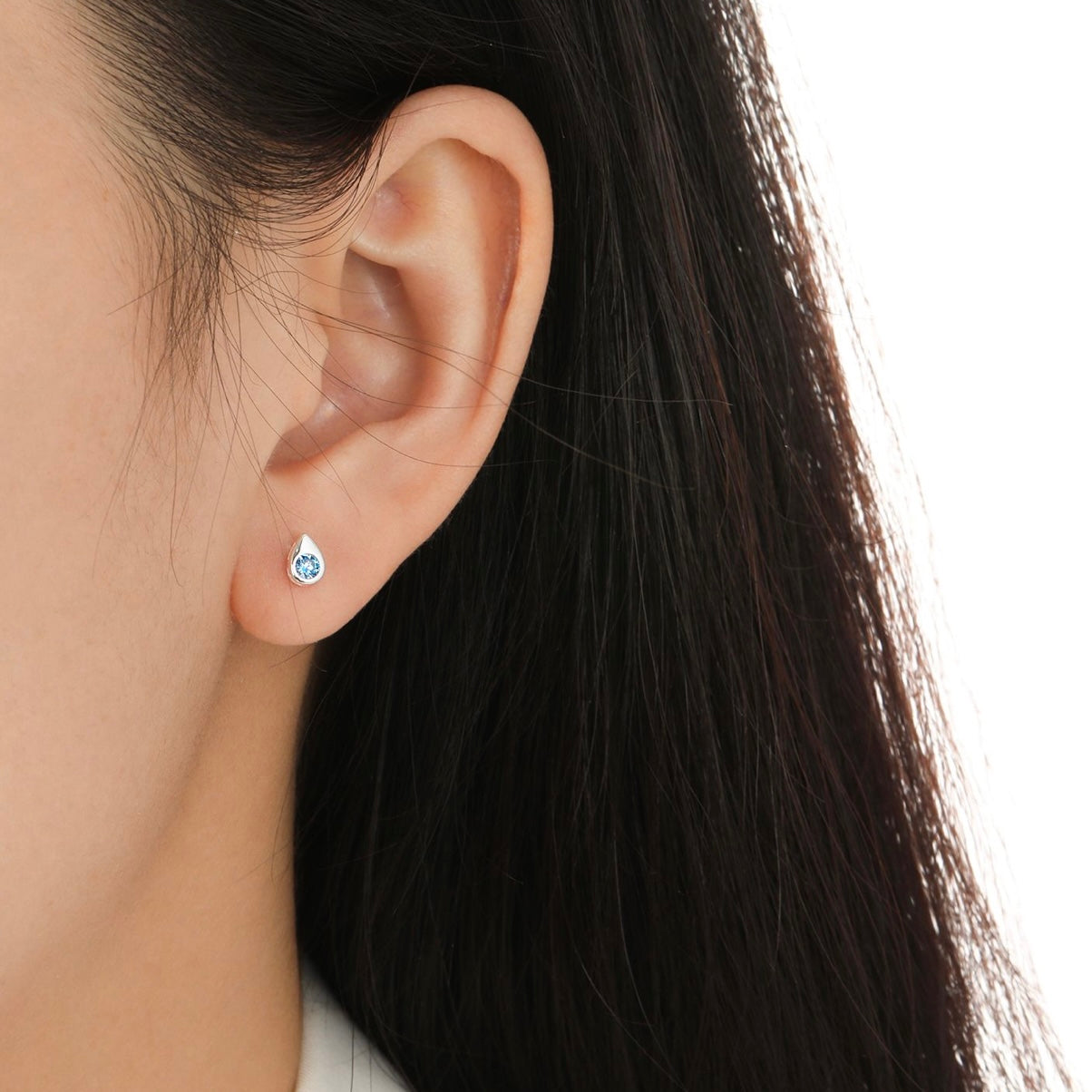Abegele – Bibie™ Sterling Silver Teardrop Stud Earrings with Pale Blue Crystal