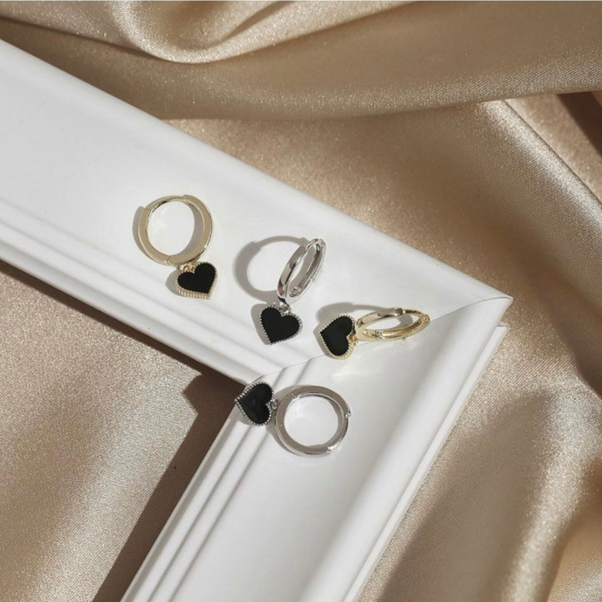 Aria – Black Heart Sterling Silver Hoop Earrings (12mm) | Bibie™