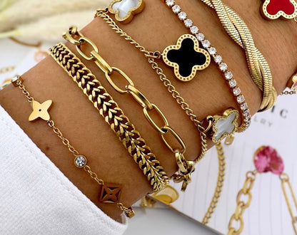 Gabs – Waterproof Clover Enamel Bracelet in Gold | Bibie™