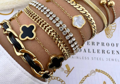 Gabs – Waterproof Clover Enamel Bracelet in Gold | Bibie™