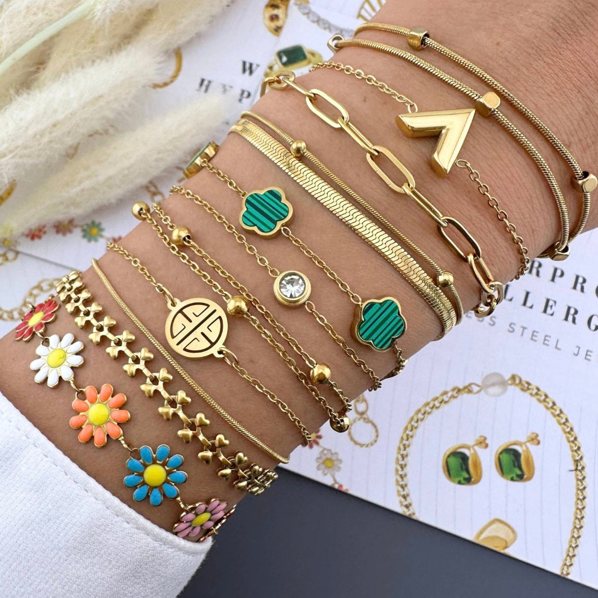 Gabs – Waterproof Clover Enamel Bracelet in Gold | Bibie™